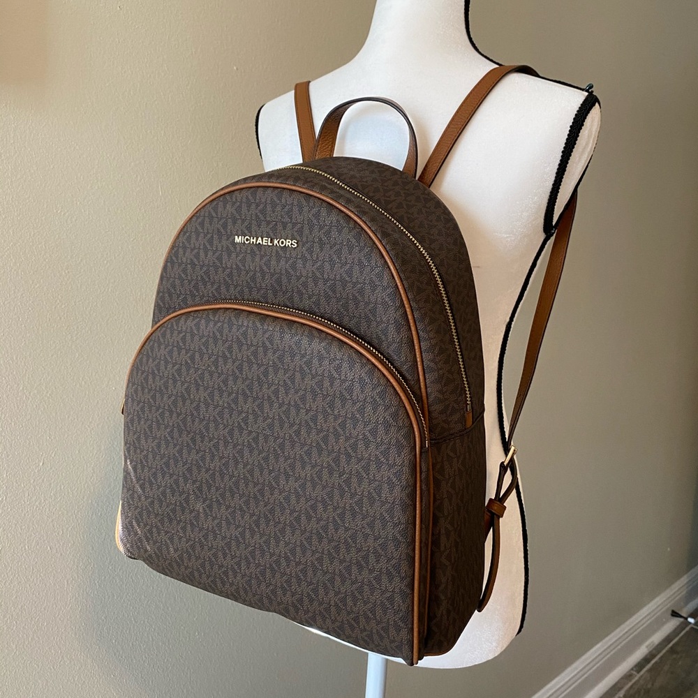 Michael Kors abbey backpack - Picture 7 of 9